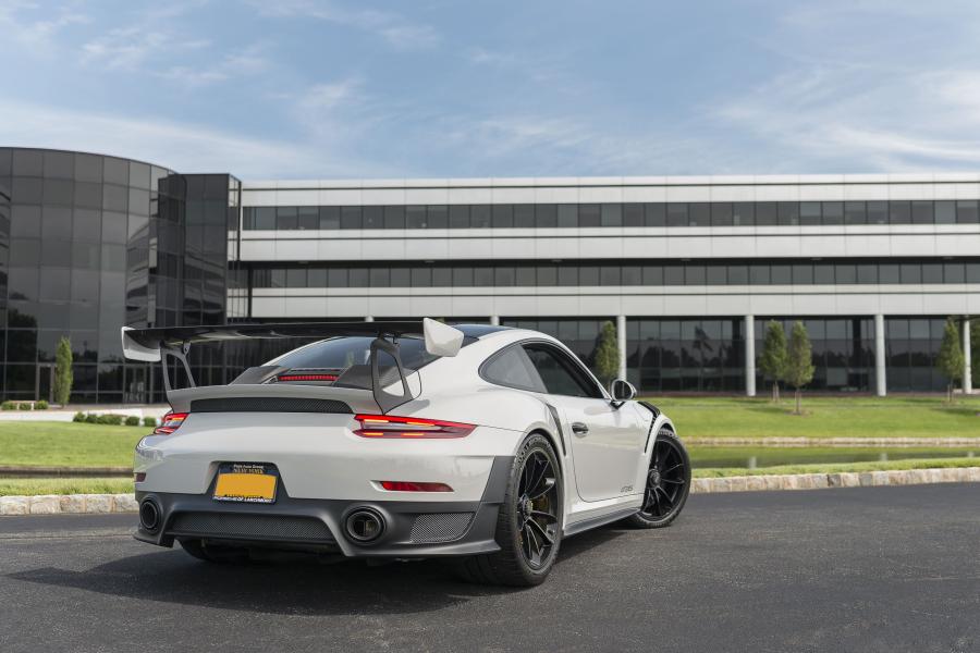  Porsche 911 GT2 RS (991) 2017 года  (NA) (фото 5 из 42)